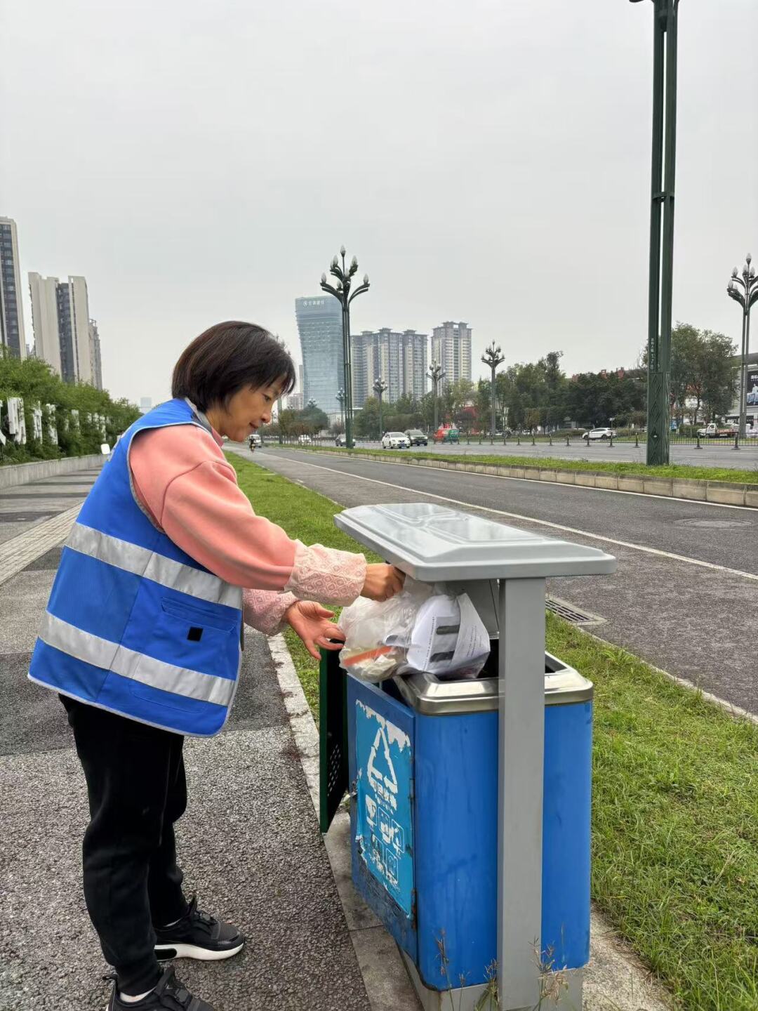 加強重點(diǎn)街道巡查上報，提升城市管理水平