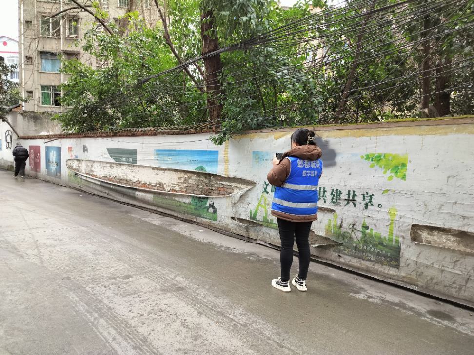 智慧城管助力城市“顏值”提升，臨街廣告安全隱患無(wú)處遁形